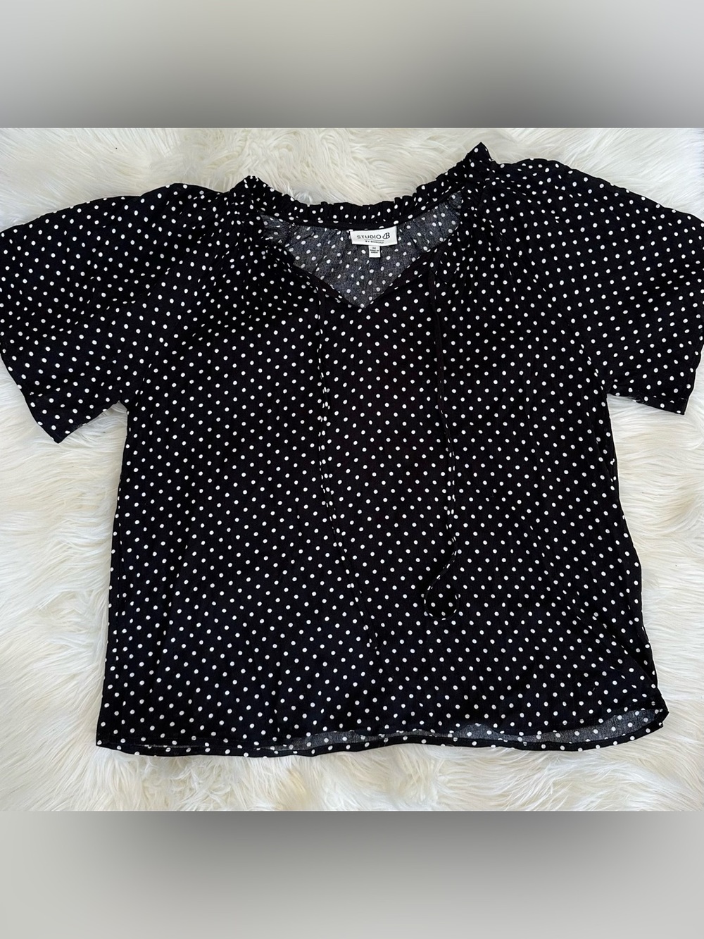Polka Dot V-Neck Short Sleeve Blouse - Black/White